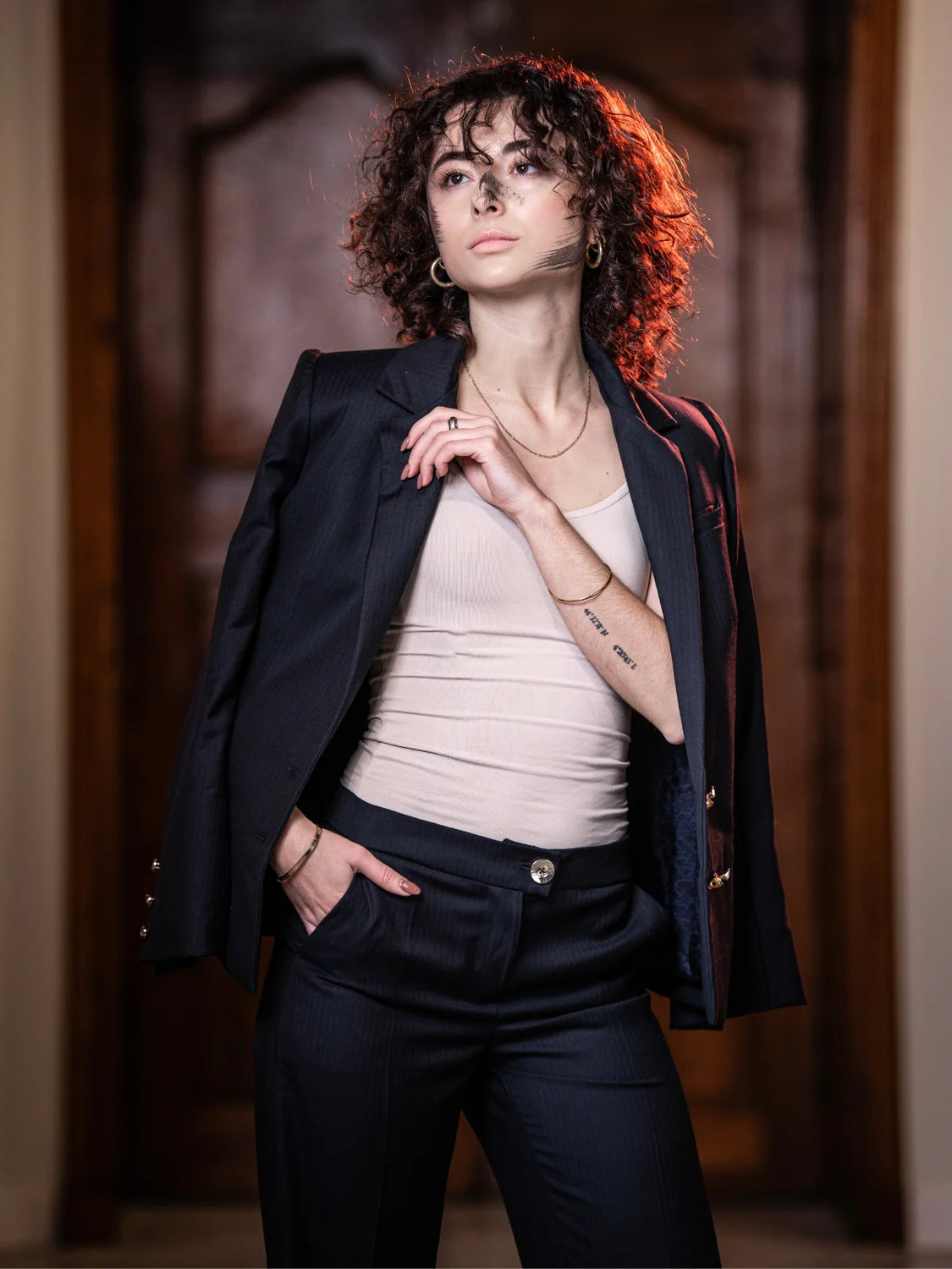 Pantalon Actif Maison Rollet – pantalon tailleur demi-mesure femme, laine REDA, Collection Inflation